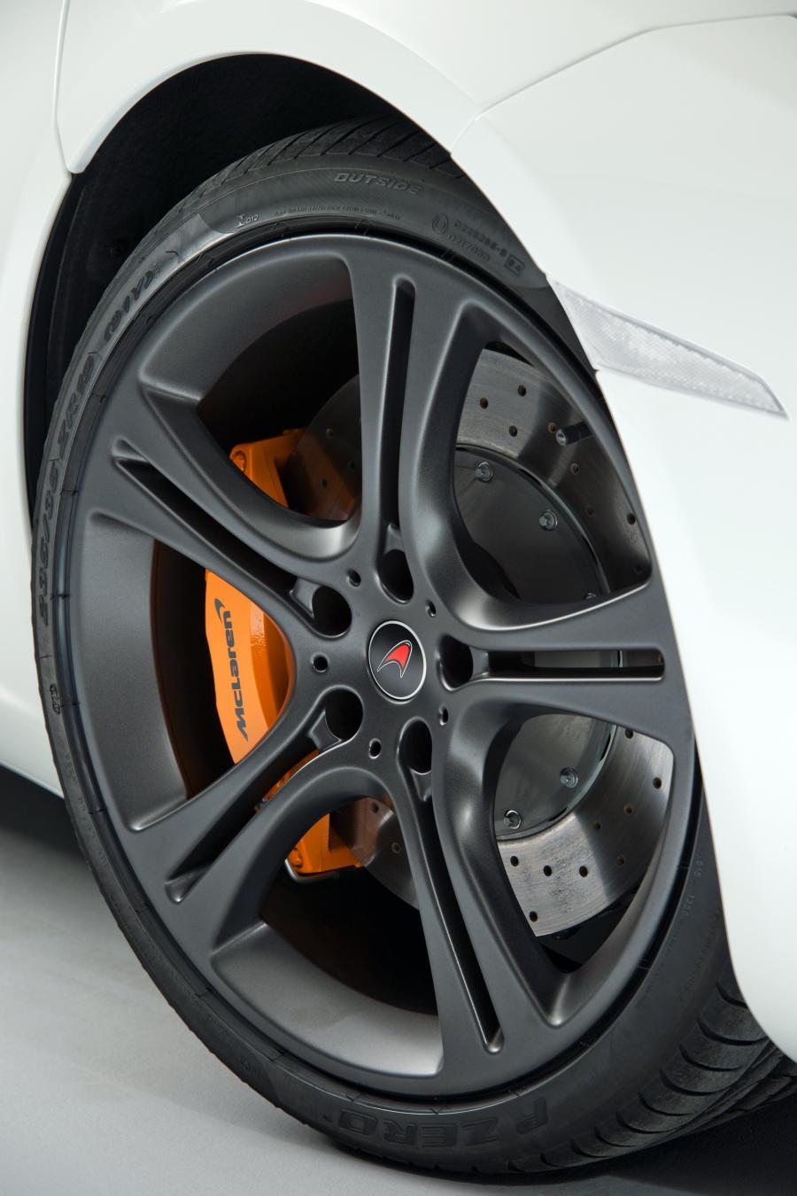 McLaren MP4-12C White Edition 2011 года  (фото 19 из 26)